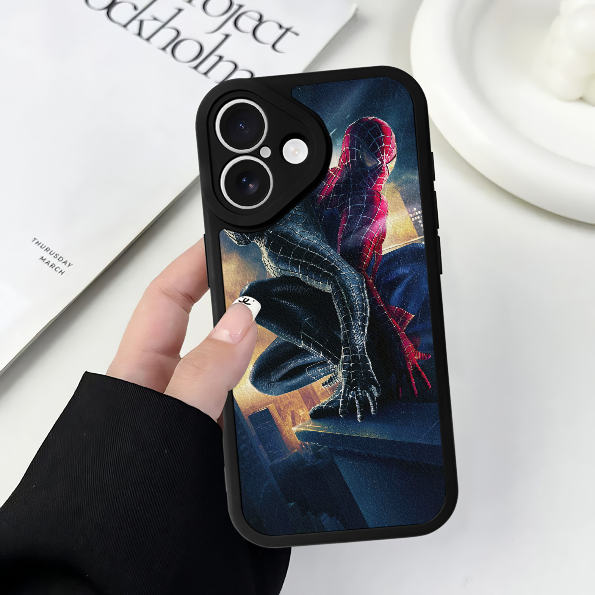 （画像用） Spider Man スパイダーマン 【iPhone 16シリーズ対応】シリコンスマホケース（レザー調） 材質：シリコン